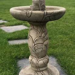 Alternative view of Woodpecker Birdbath