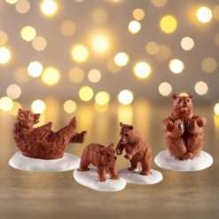 Bear family snow day