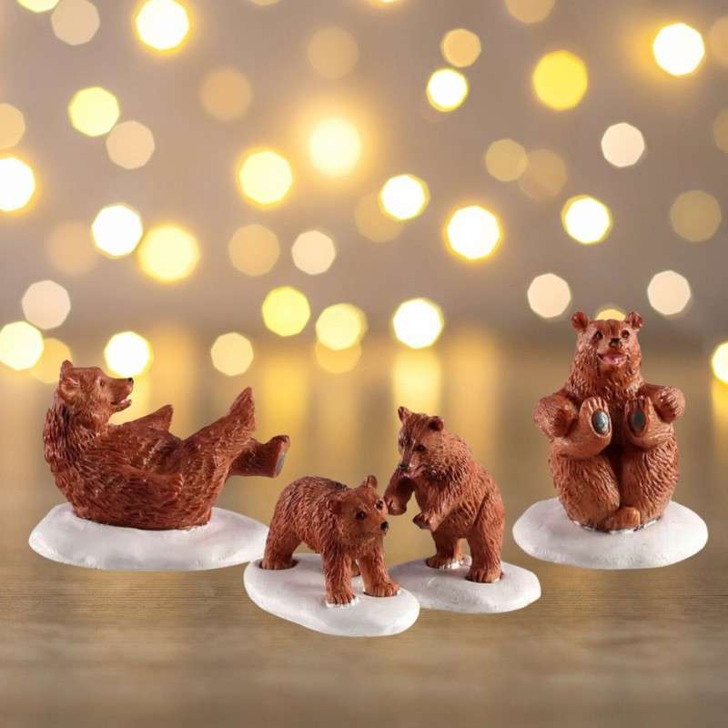 Bear family snow day